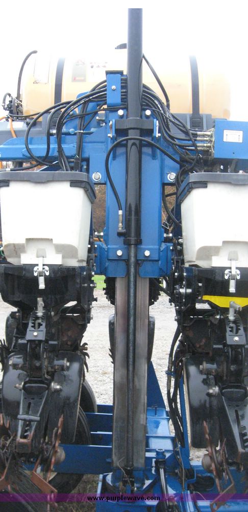 image for item 6398 Kinze 3600 16-31 planter