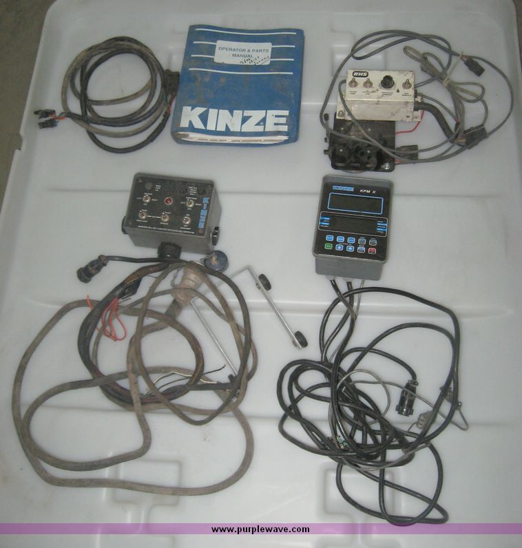 image for item 6398 Kinze 3600 16-31 planter