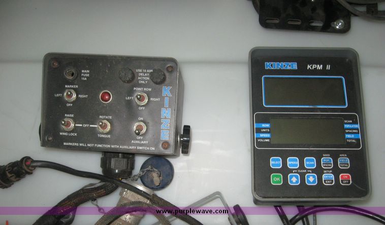 image for item 6398 Kinze 3600 16-31 planter