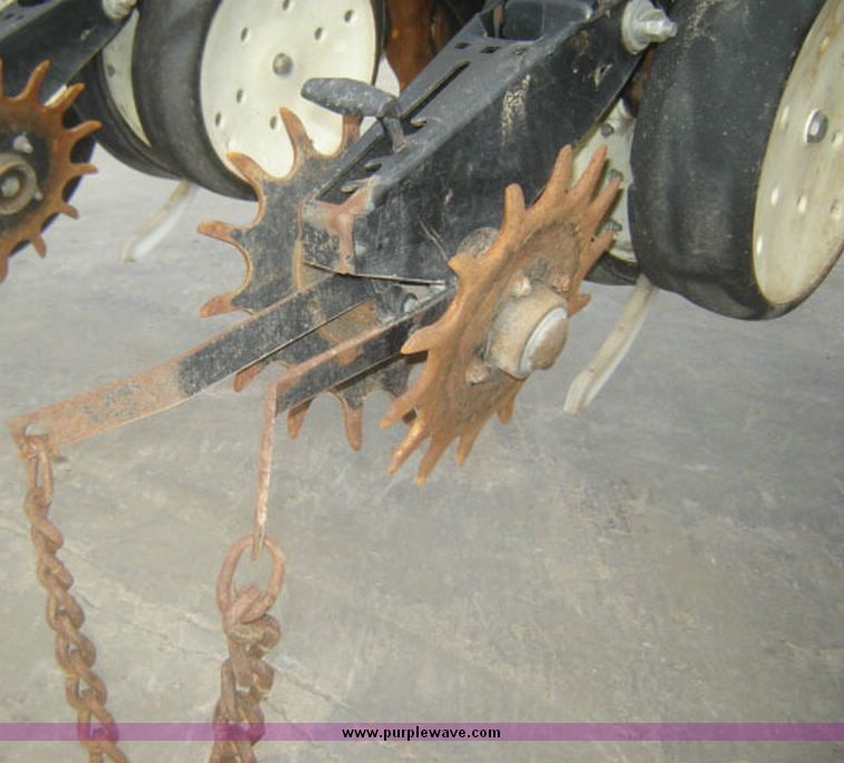 image for item 6398 Kinze 3600 16-31 planter