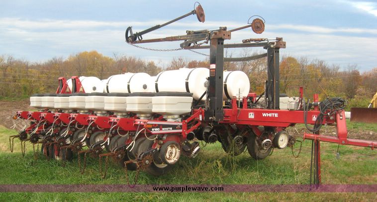 image for item 6400 White 6180 16 row planter