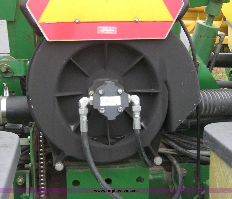 image for item 6401 1997 John Deere 1760 MaxEmerge Plus Conservation Flex Frame planter