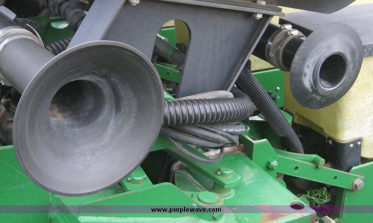 image for item 6401 1997 John Deere 1760 MaxEmerge Plus Conservation Flex Frame planter