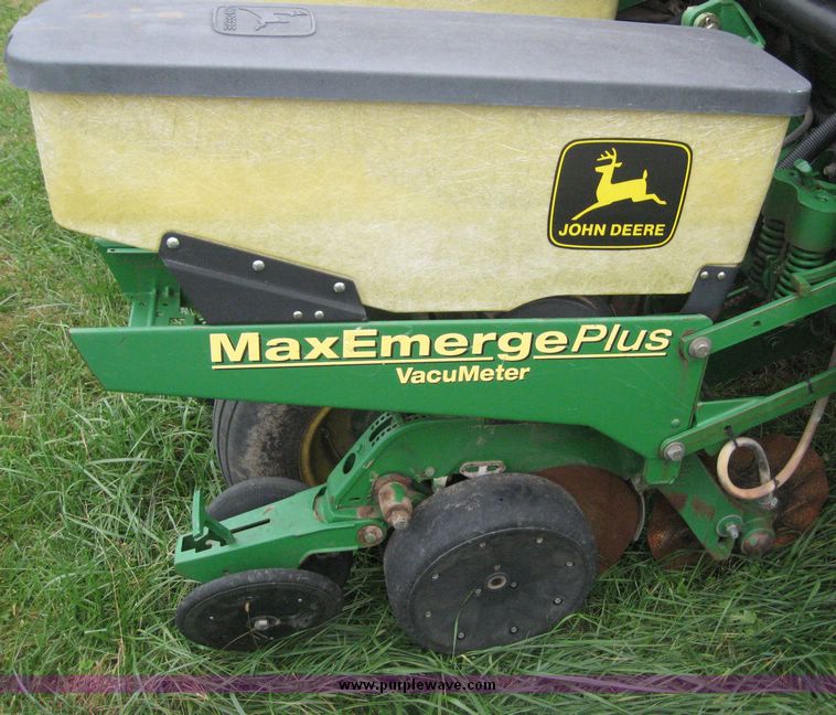 image for item 6401 1997 John Deere 1760 MaxEmerge Plus Conservation Flex Frame planter