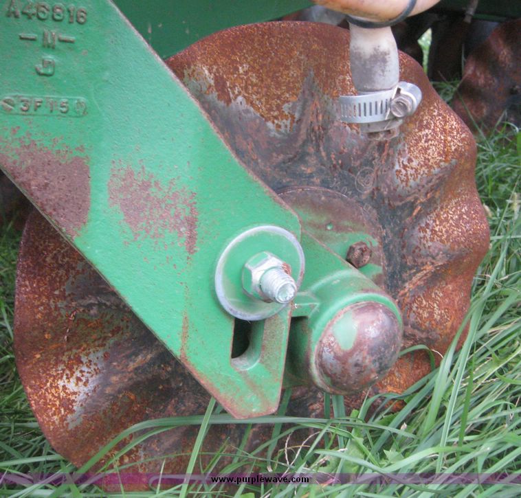 image for item 6401 1997 John Deere 1760 MaxEmerge Plus Conservation Flex Frame planter