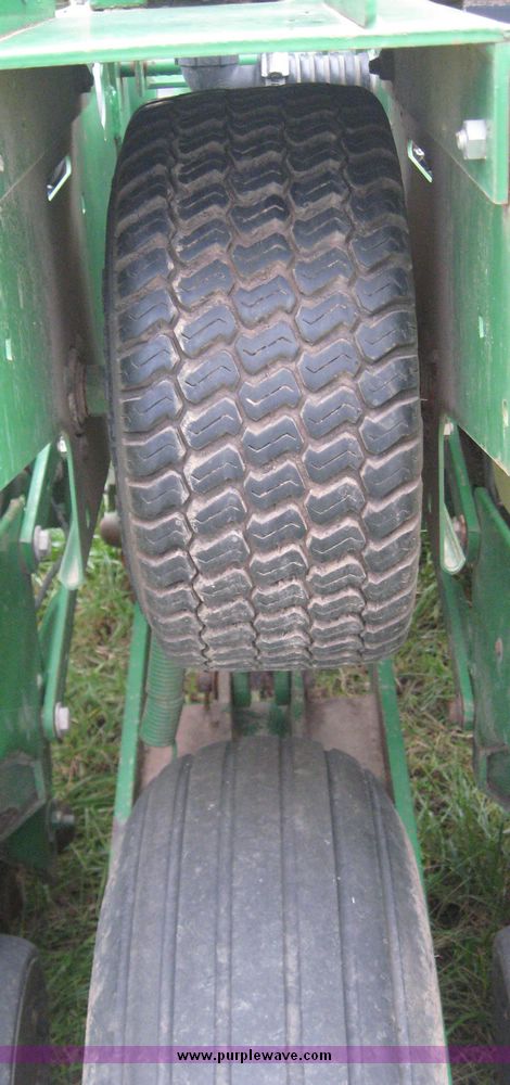 image for item 6401 1997 John Deere 1760 MaxEmerge Plus Conservation Flex Frame planter