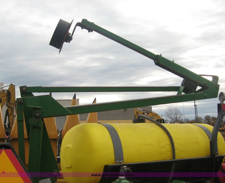 image for item 6401 1997 John Deere 1760 MaxEmerge Plus Conservation Flex Frame planter