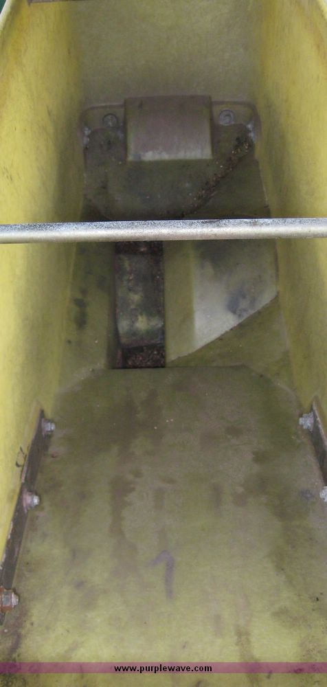 image for item 6401 1997 John Deere 1760 MaxEmerge Plus Conservation Flex Frame planter