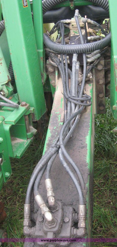 image for item 6401 1997 John Deere 1760 MaxEmerge Plus Conservation Flex Frame planter