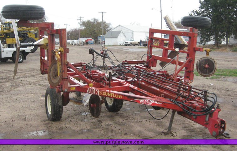 image for item 6405 Sunflower 3240 undercutter V blade with Flo-Trol