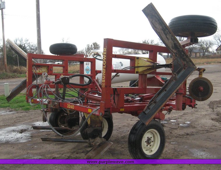 image for item 6405 Sunflower 3240 undercutter V blade with Flo-Trol