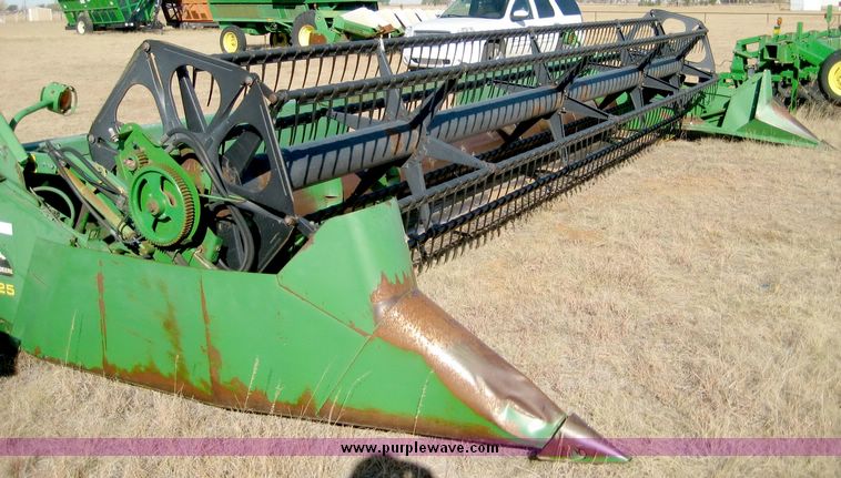 image for item 8001 1992 John Deere 925 flex head