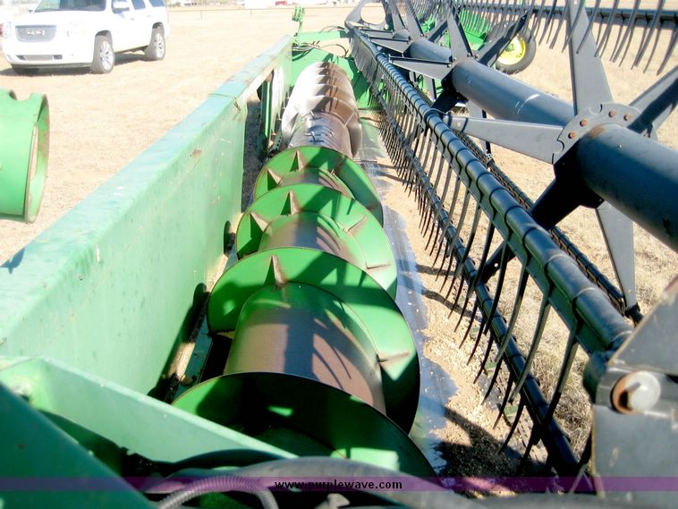 image for item 8001 1992 John Deere 925 flex head