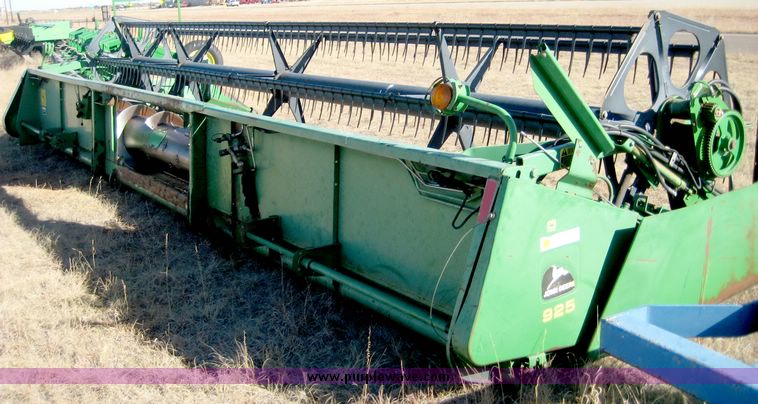 image for item 8001 1992 John Deere 925 flex head