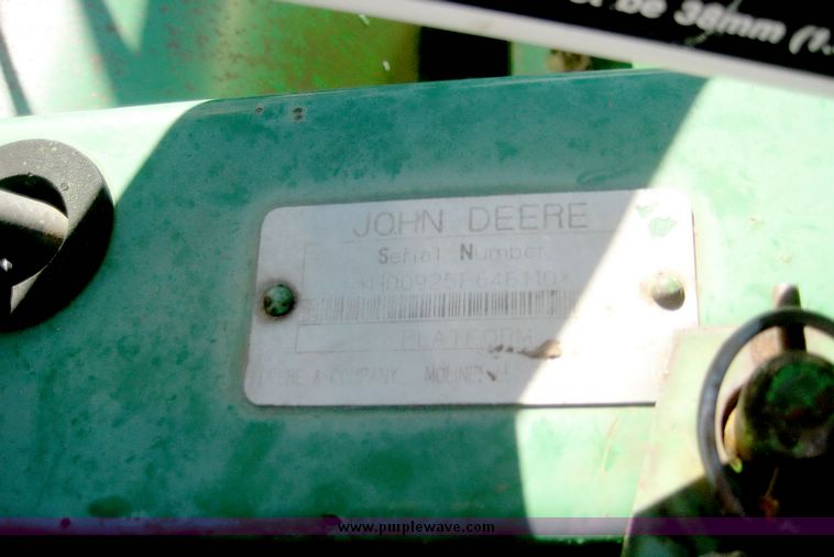 image for item 8001 1992 John Deere 925 flex head