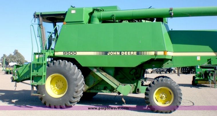 image for item 8002 1995 John Deere 9500 combine