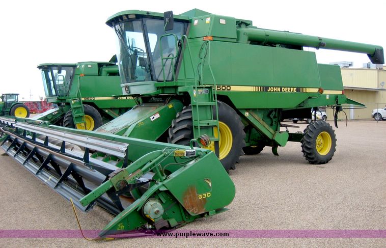 image for item 8002 1995 John Deere 9500 combine