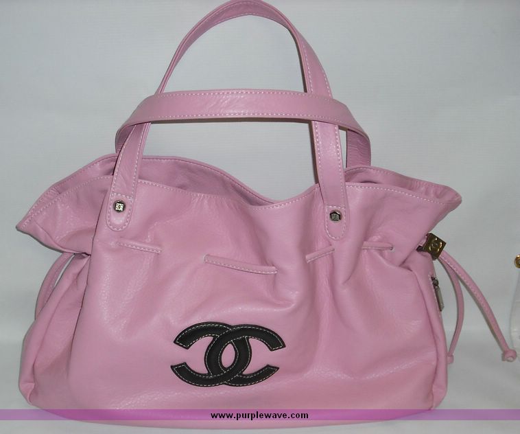 image for item 3033 Pink purse with unique features
