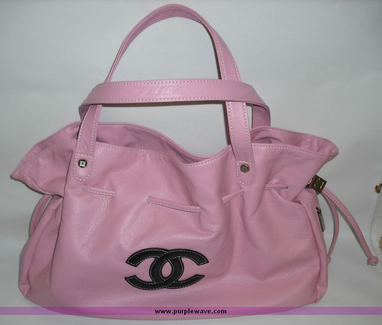 image for item 3033 Pink purse with unique features