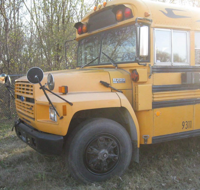 image for item 6521 1993 Ford COWLSB700F 66 passenger school bus