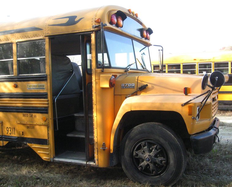 image for item 6521 1993 Ford COWLSB700F 66 passenger school bus