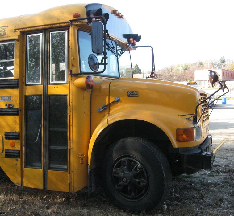 image for item 6522 1998 International 3800 66 passenger school bus