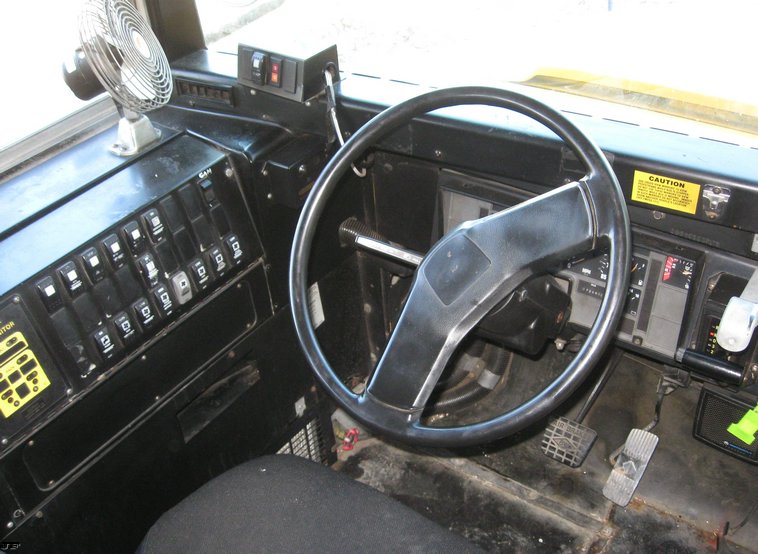 image for item 6522 1998 International 3800 66 passenger school bus