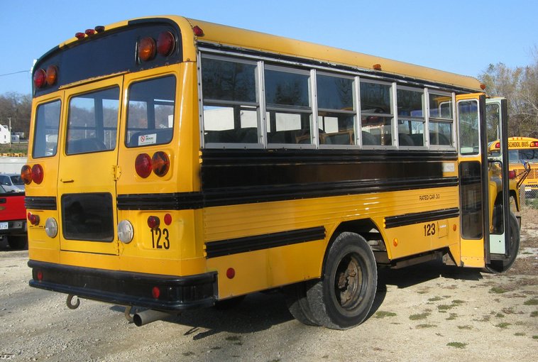 image for item 6524 1988 International 30 passenger school bus