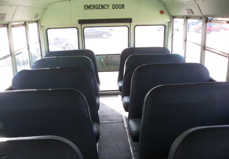 image for item 6524 1988 International 30 passenger school bus