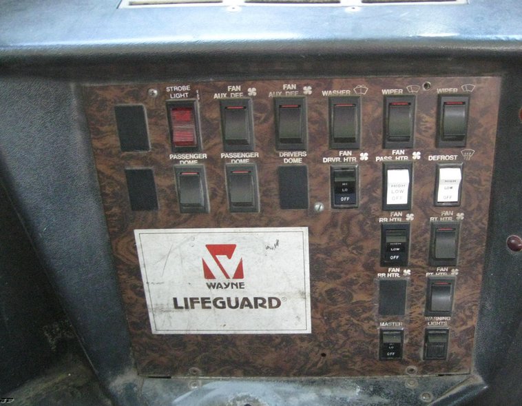 image for item 6524 1988 International 30 passenger school bus