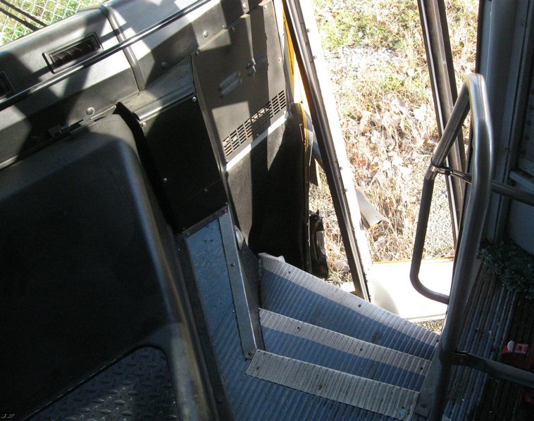 image for item 6525 2000 Thomas 65 passenger school bus