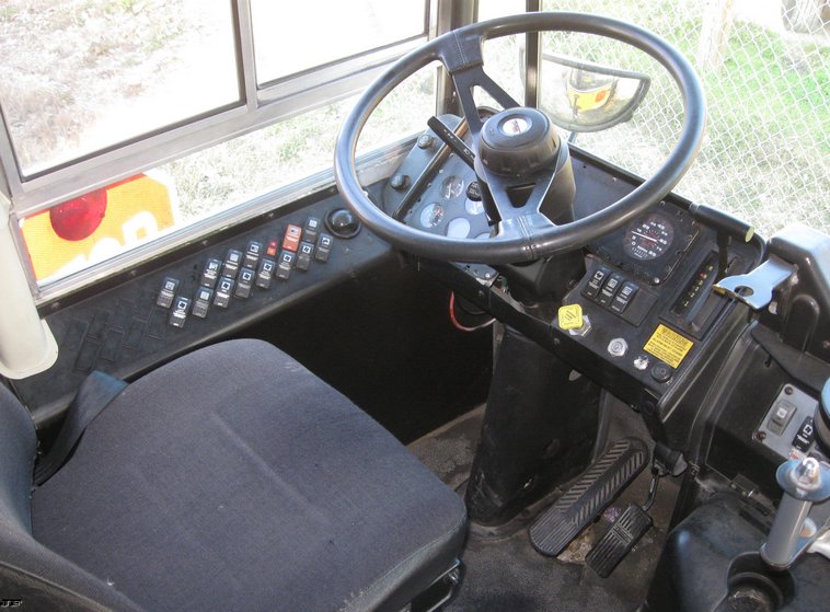 image for item 6525 2000 Thomas 65 passenger school bus