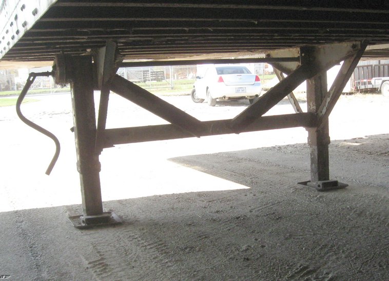 image for item 6534 1986 Fruehauf FB-9-F2-48-LLW3.0 48' dry van trailer