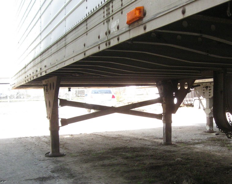 image for item 6535 1990 Utility V5ZR 48' dry van trailer
