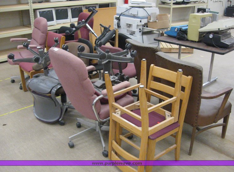(16) assorted office chairs in Des Moines, IA Item 6586 sold Purple Wave