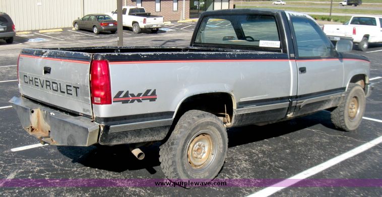 image for item 3967 1988 Chevrolet Silverado K2500 single cab pickup