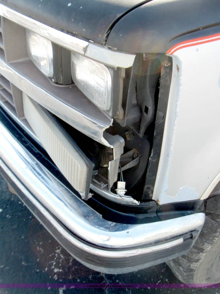 image for item 3967 1988 Chevrolet Silverado K2500 single cab pickup