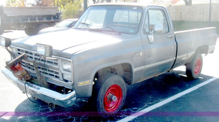 image for item 3969 1987 GMC V2500