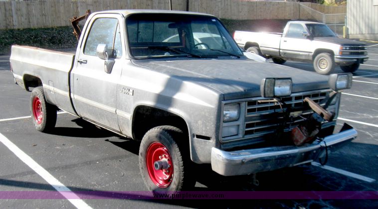 image for item 3969 1987 GMC V2500