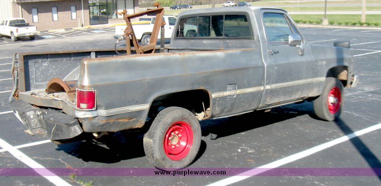 image for item 3969 1987 GMC V2500