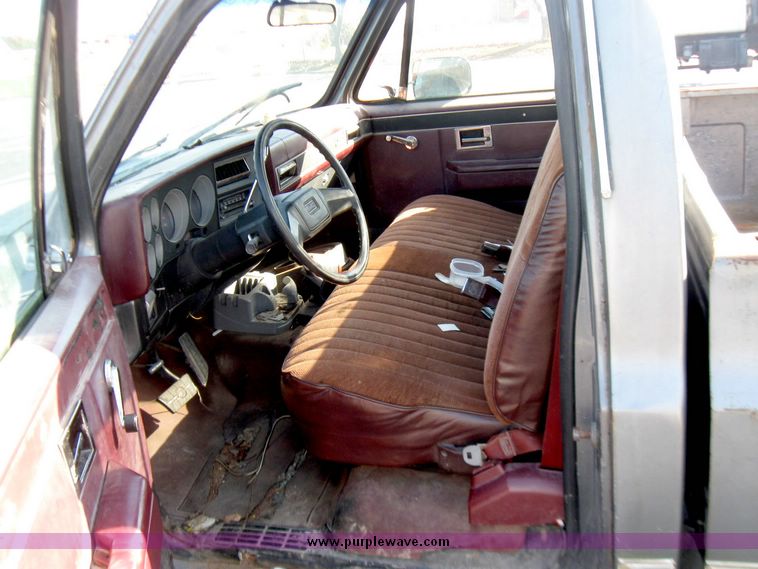 image for item 3969 1987 GMC V2500