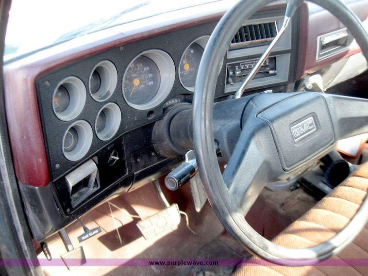 image for item 3969 1987 GMC V2500
