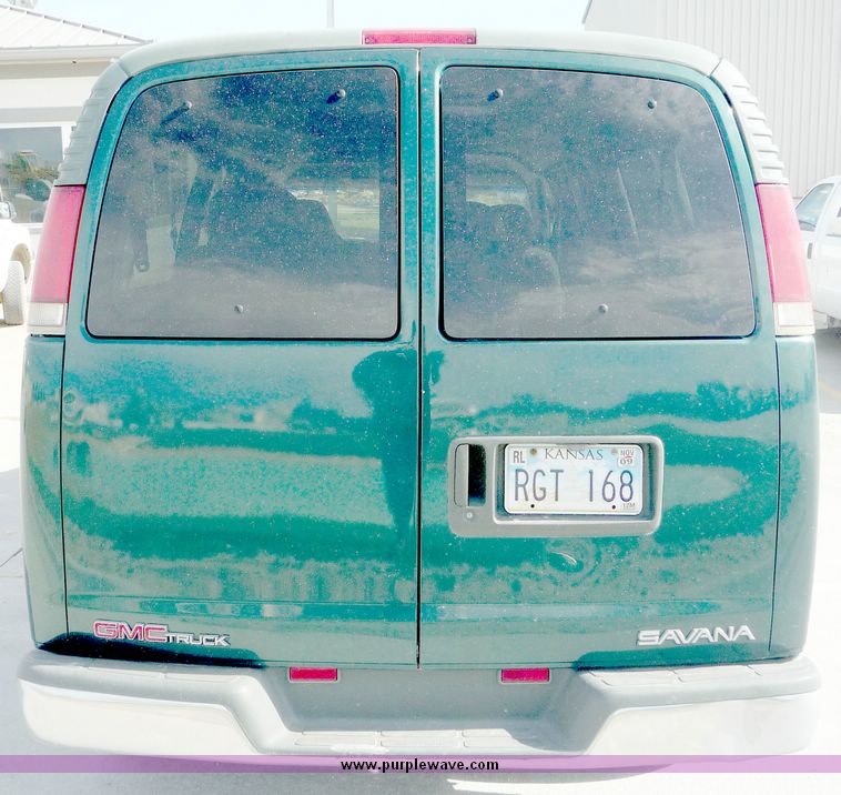 image for item 4054 1997 GMC Savana G3500 11-passenger van