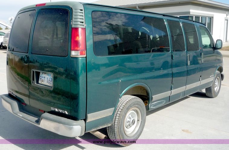 image for item 4054 1997 GMC Savana G3500 11-passenger van
