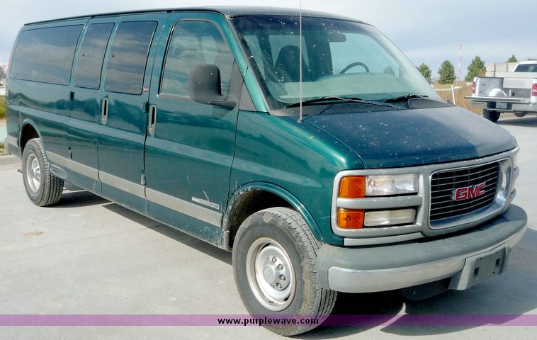 image for item 4054 1997 GMC Savana G3500 11-passenger van
