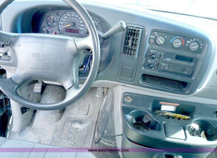 image for item 4054 1997 GMC Savana G3500 11-passenger van
