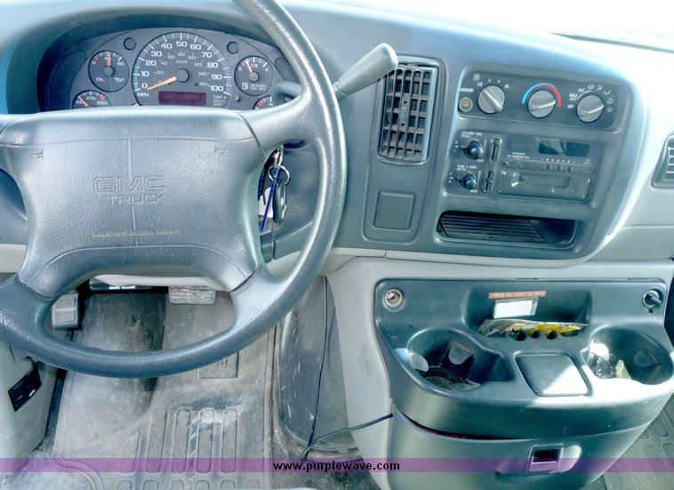 image for item 4054 1997 GMC Savana G3500 11-passenger van