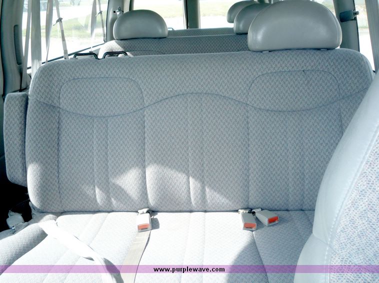 image for item 4054 1997 GMC Savana G3500 11-passenger van