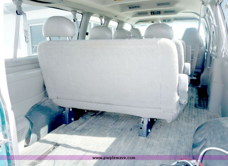 image for item 4054 1997 GMC Savana G3500 11-passenger van