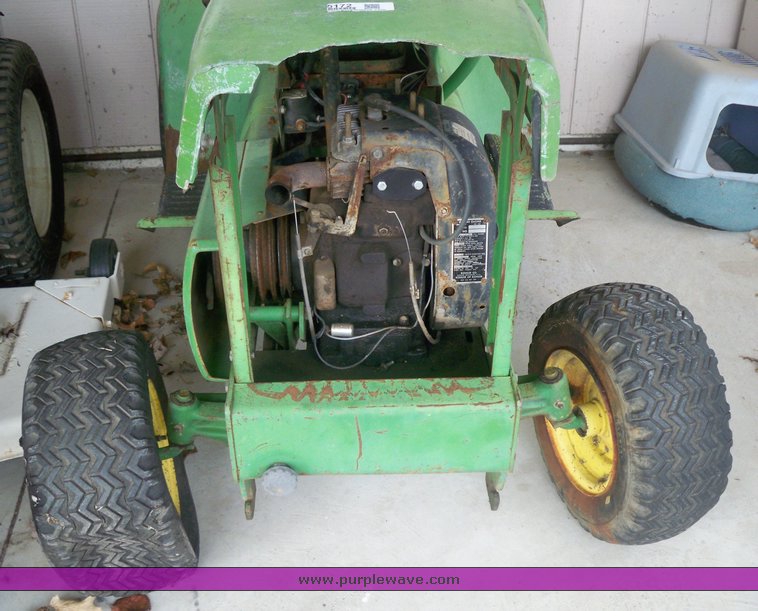 image for item 5172 John Deere 110 lawn mower